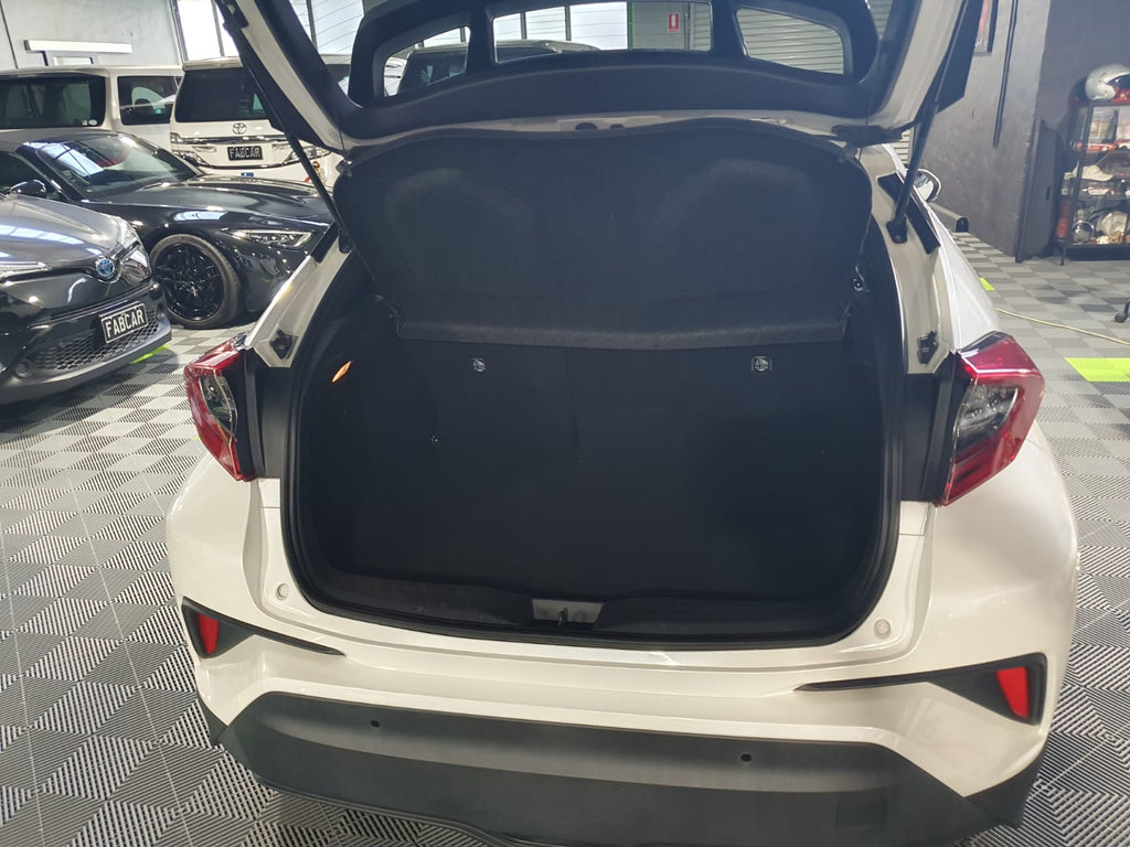2019 Toyota C-HR In Pearl ZYX10-2167460 50,303 Km