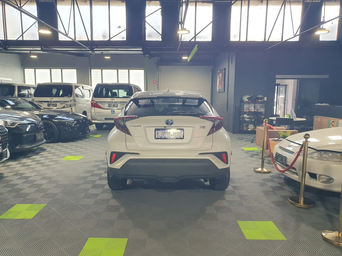 2019 Toyota C-HR In Pearl ZYX10-2167460 50,303 Km