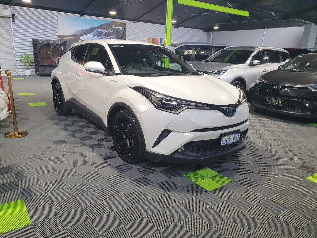 2019 Toyota C-HR In Pearl ZYX10-2167460 50,303 Km